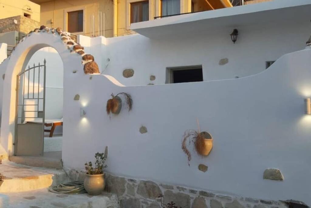 Sonia'S Luxury Apartment With Jacuzzi Kamilari Dış mekan fotoğraf