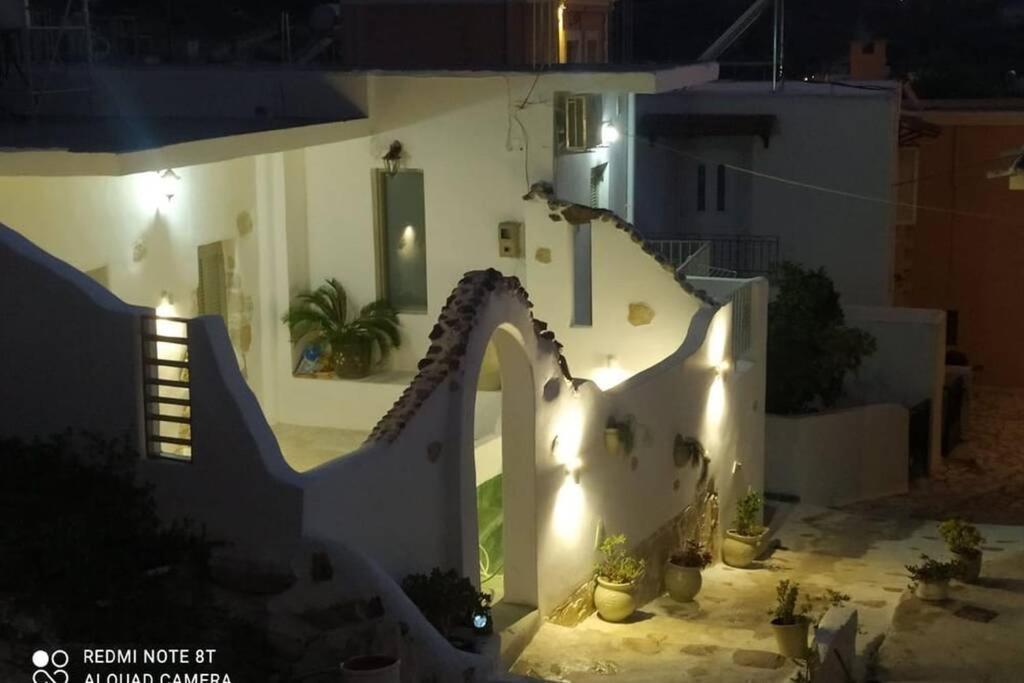 Sonia'S Luxury Apartment With Jacuzzi Kamilari Dış mekan fotoğraf