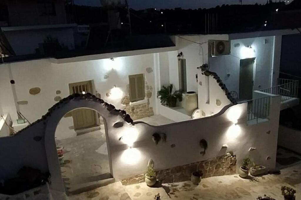 Sonia'S Luxury Apartment With Jacuzzi Kamilari Dış mekan fotoğraf